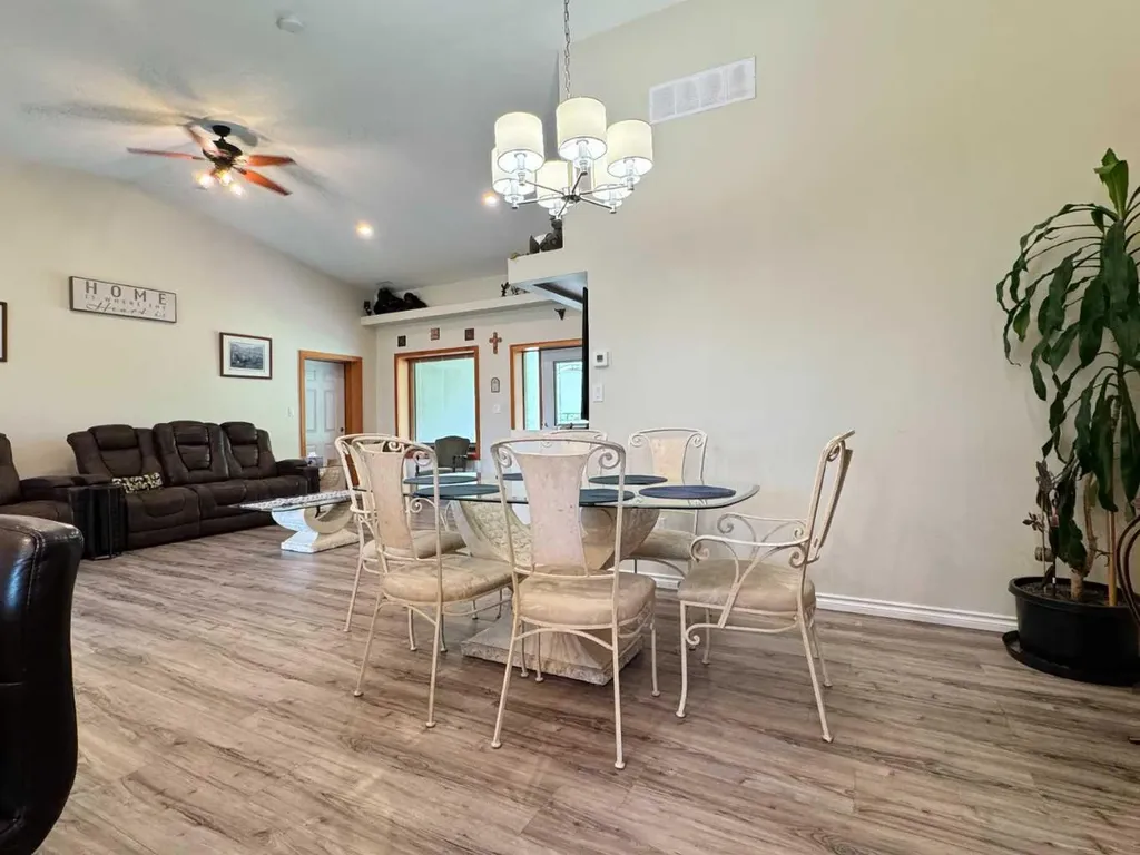 412 Queen Avenue Monarch AB T0L 1M0