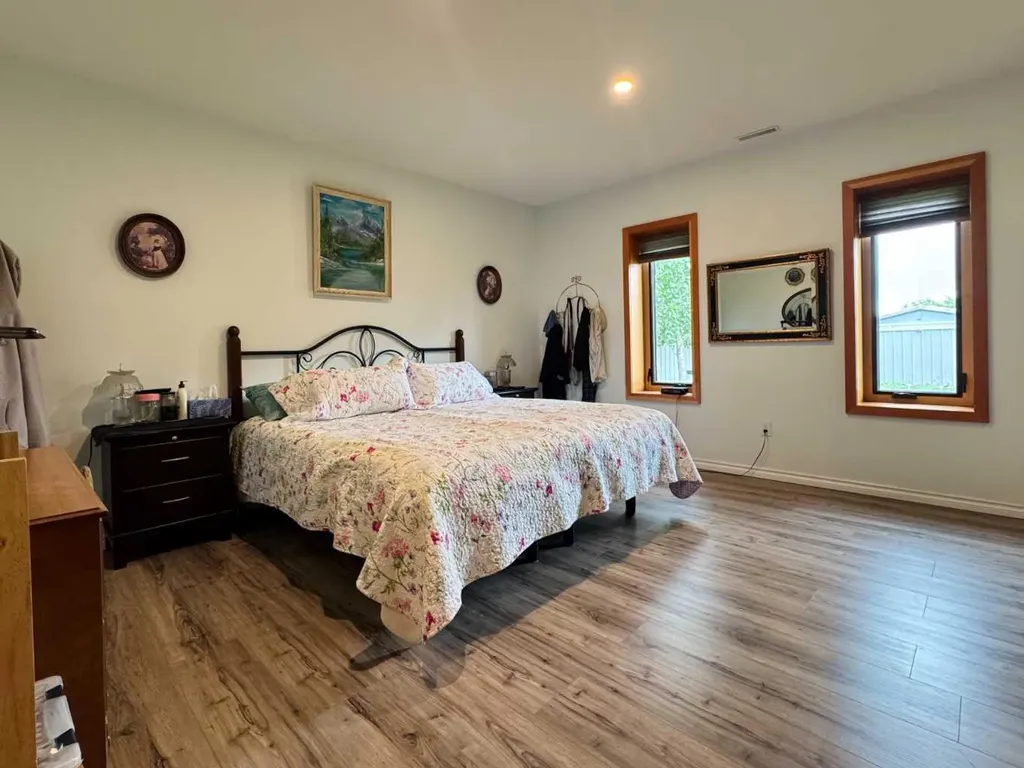 412 Queen Avenue Monarch AB T0L 1M0