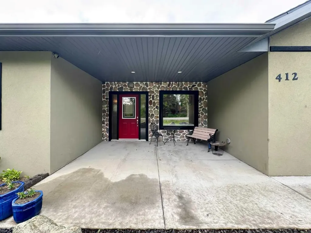 412 Queen Avenue Monarch AB T0L 1M0