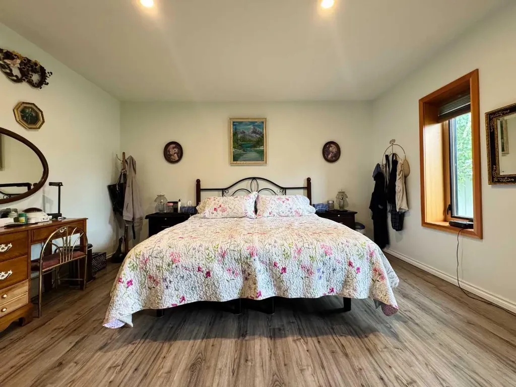 412 Queen Avenue Monarch AB T0L 1M0