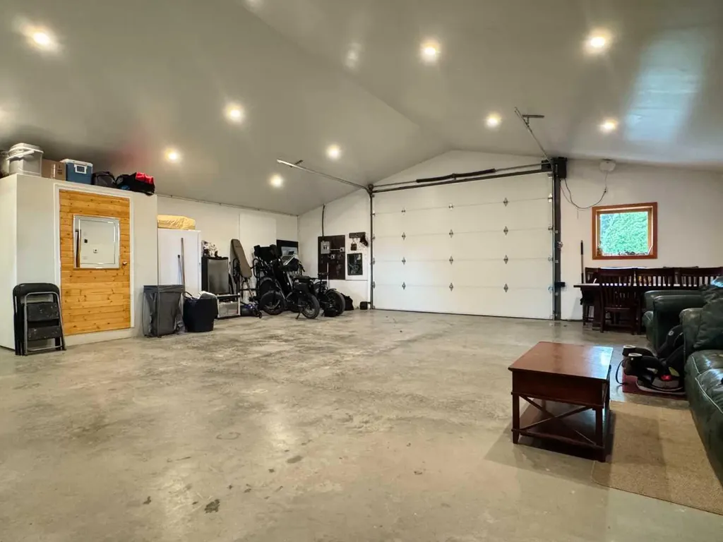 412 Queen Avenue Monarch AB T0L 1M0