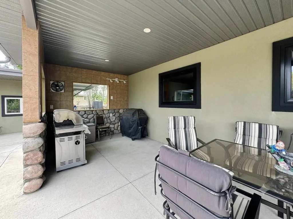 412 Queen Avenue Monarch AB T0L 1M0