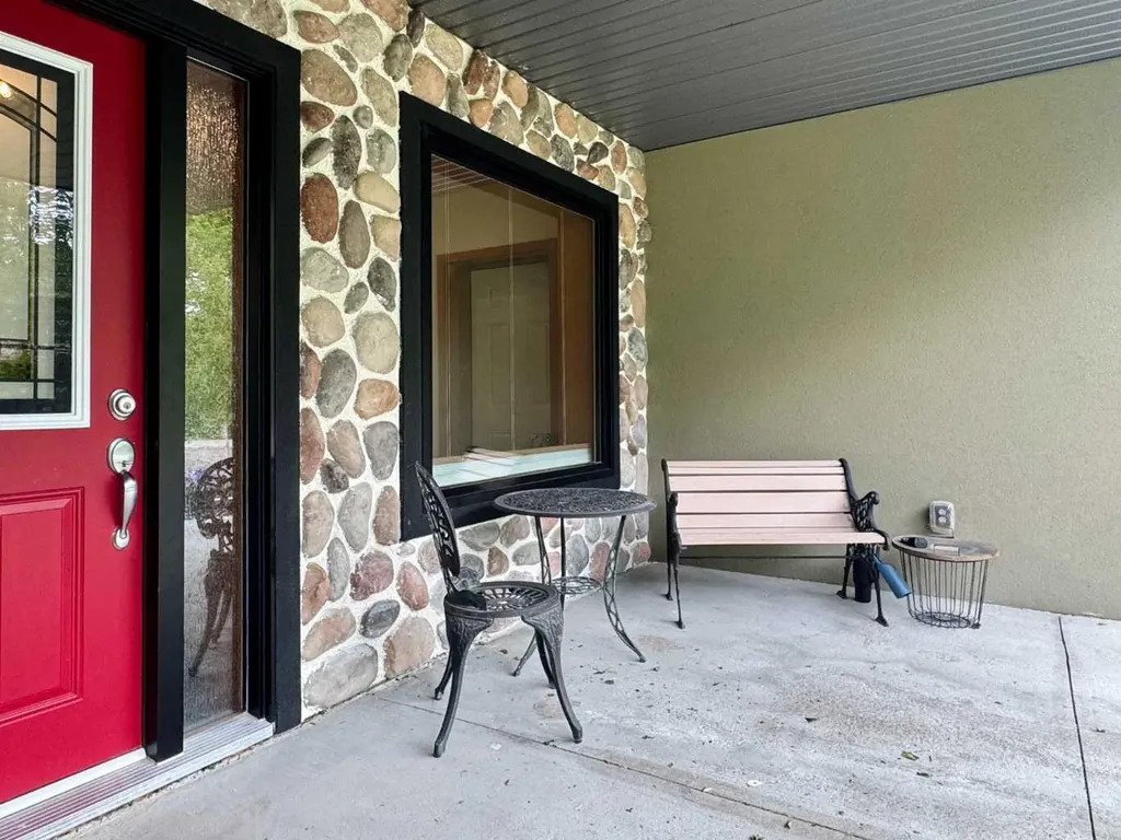 412 Queen Avenue Monarch AB T0L 1M0