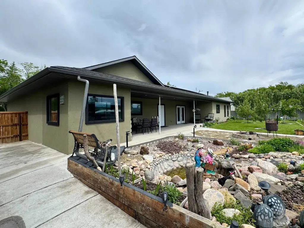 412 Queen Avenue Monarch AB T0L 1M0