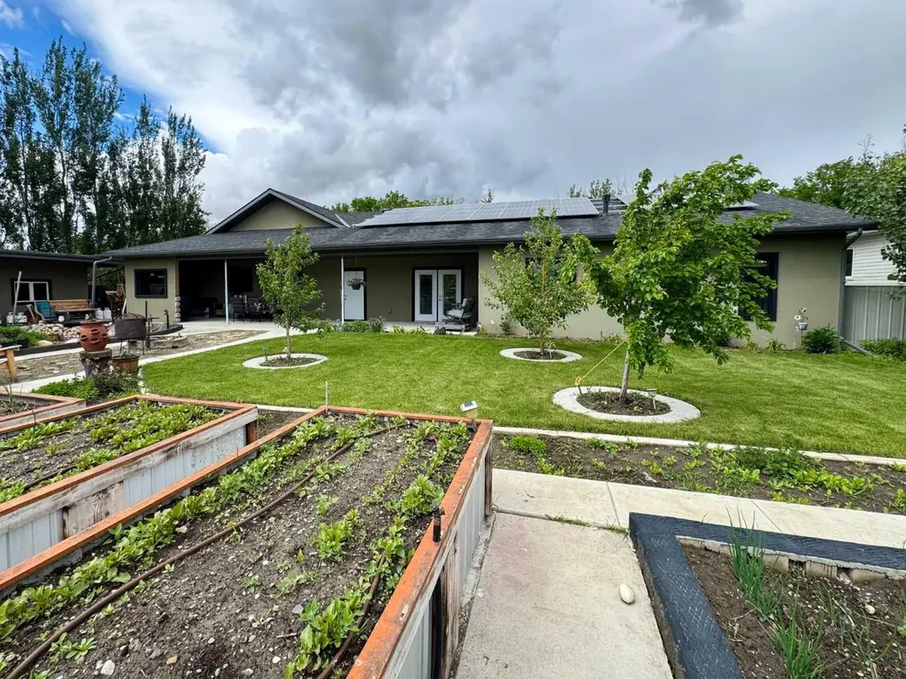 412 Queen Avenue Monarch AB T0L 1M0