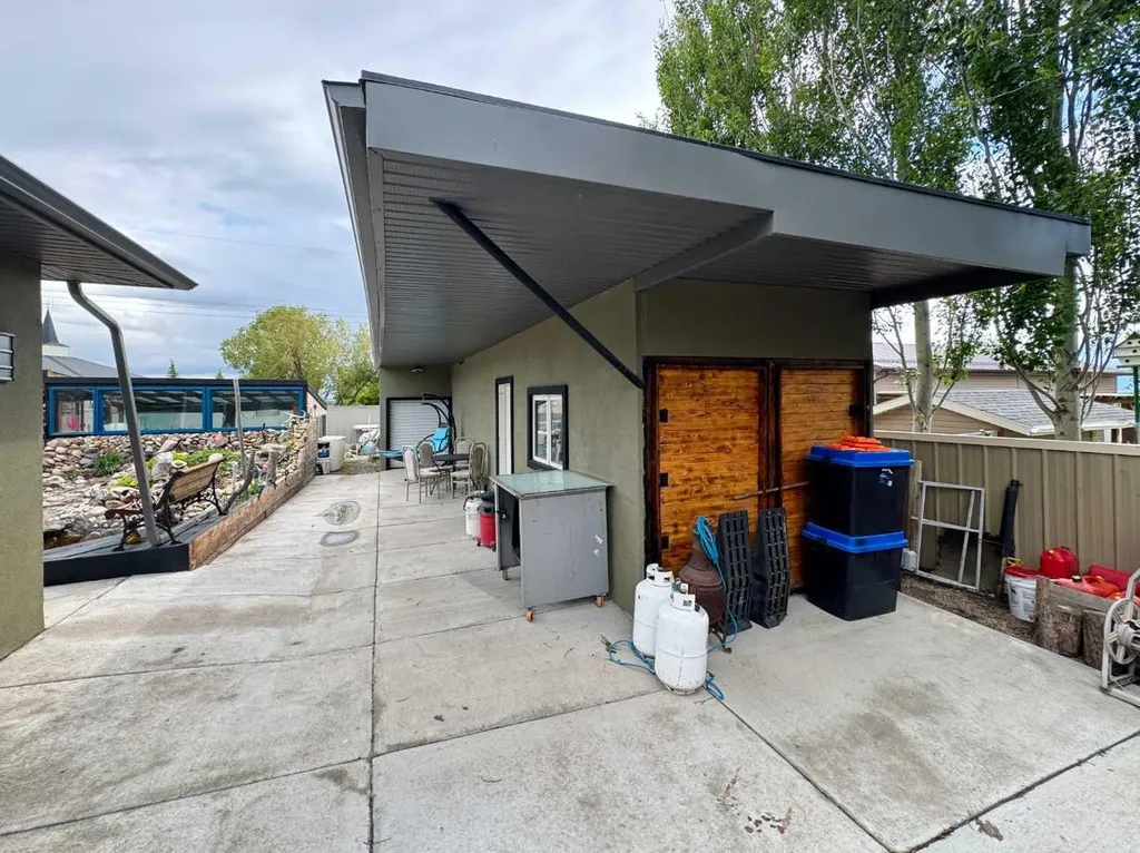 412 Queen Avenue Monarch AB T0L 1M0