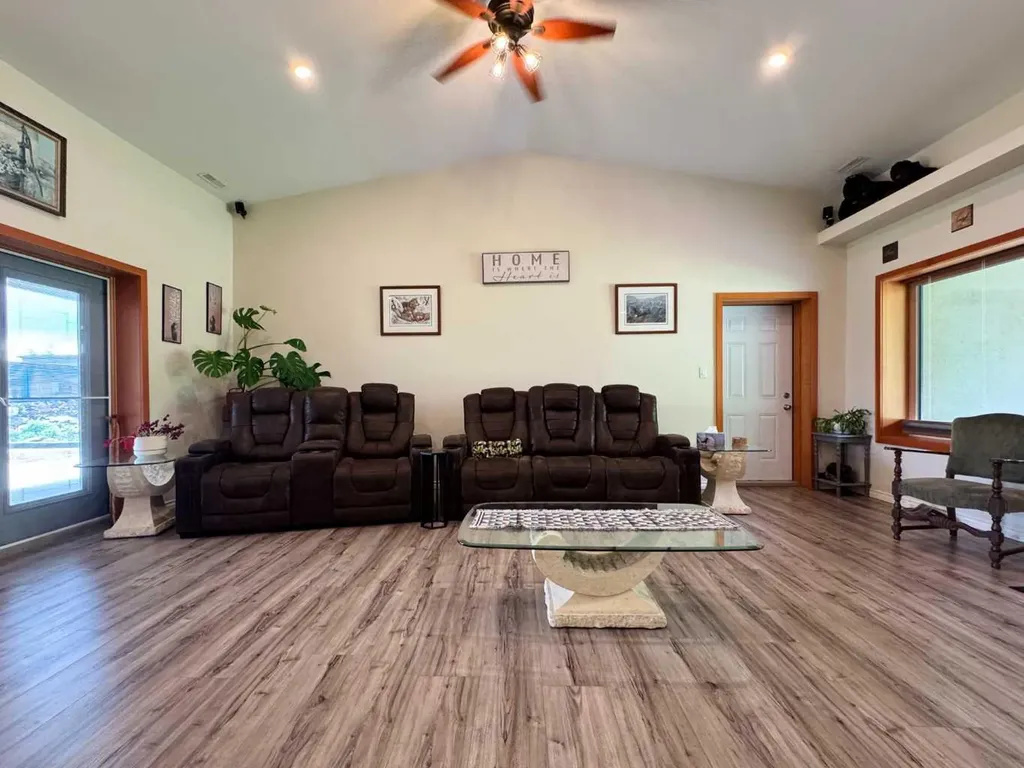 412 Queen Avenue Monarch AB T0L 1M0