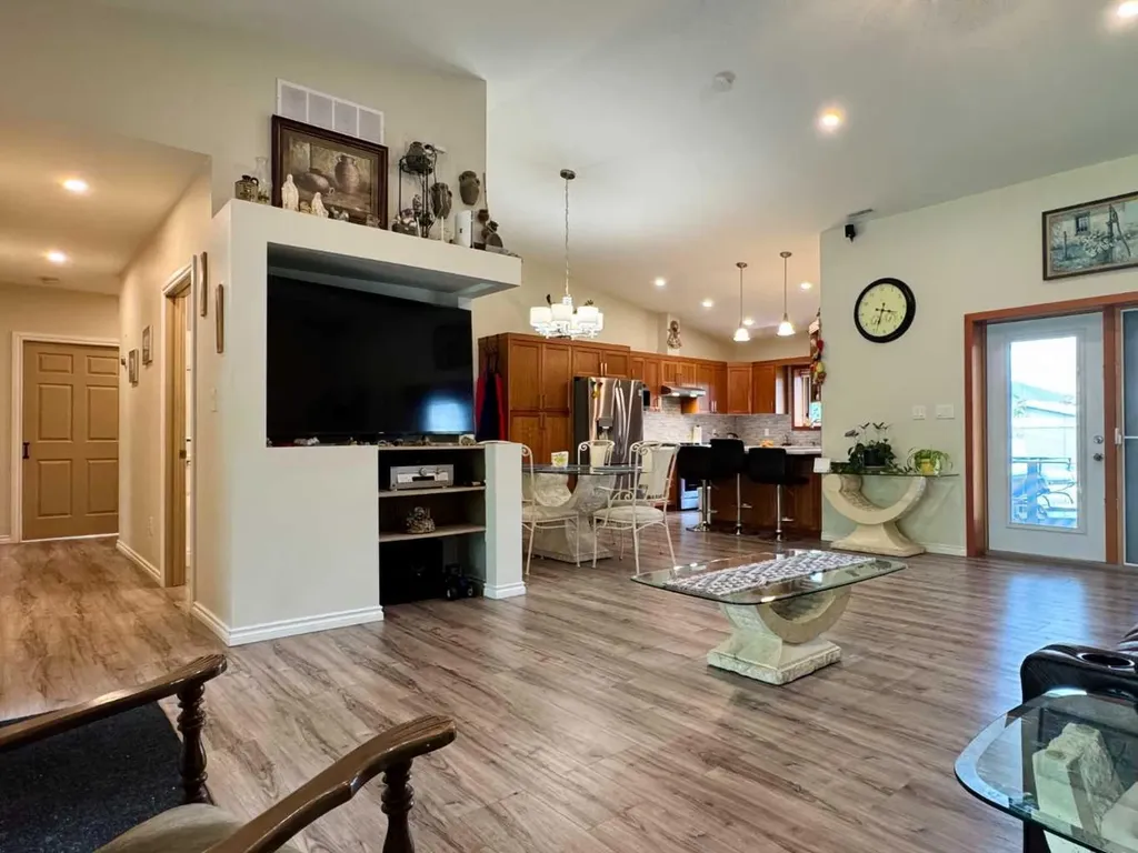 412 Queen Avenue Monarch AB T0L 1M0