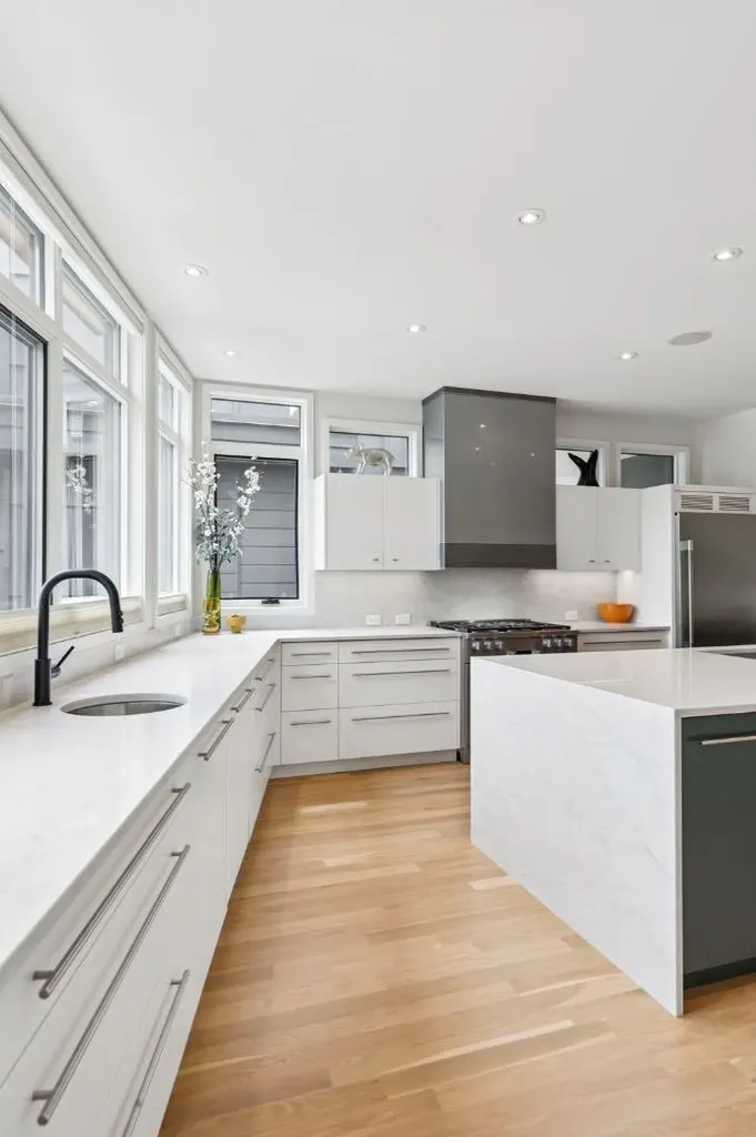1119 15 Street NW Calgary AB T2N 2B5