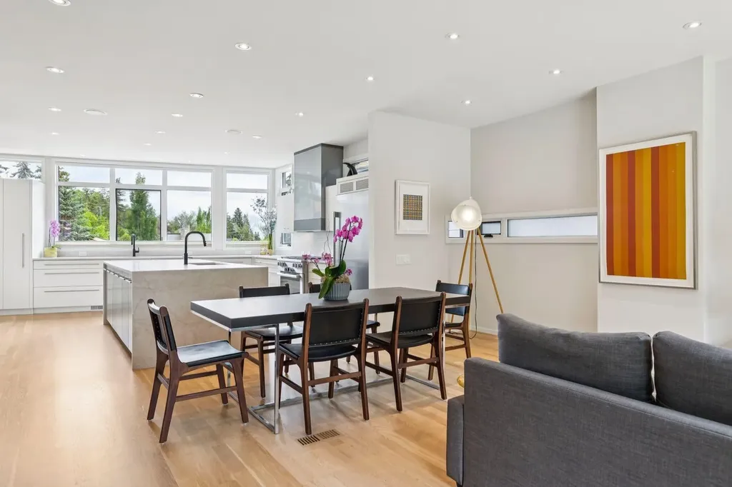1119 15 Street NW Calgary AB T2N 2B5