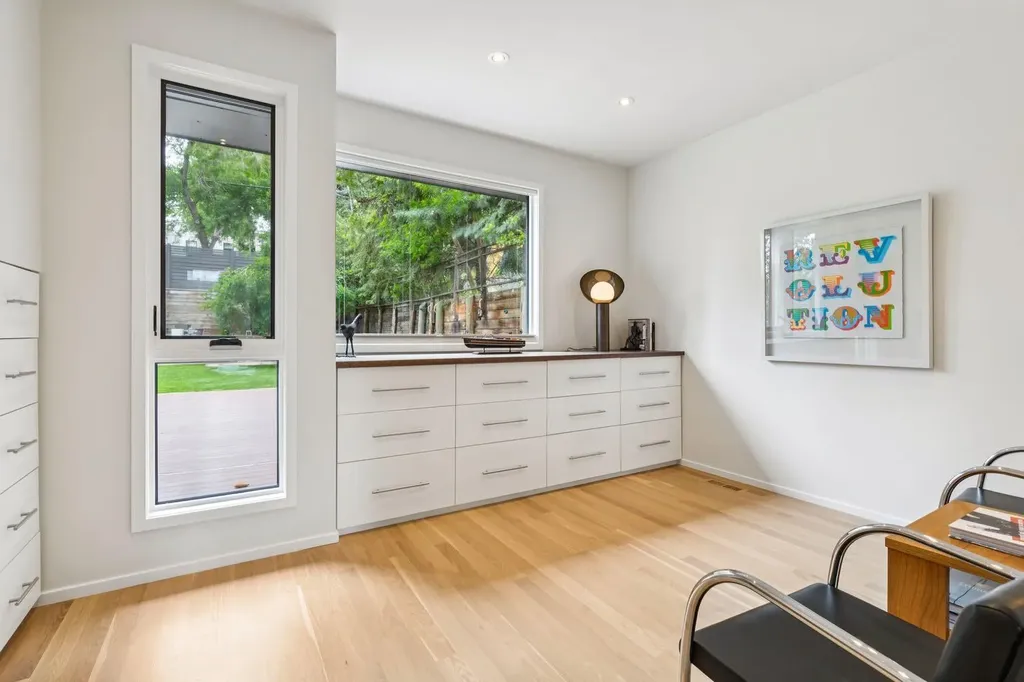 1119 15 Street NW Calgary AB T2N 2B5