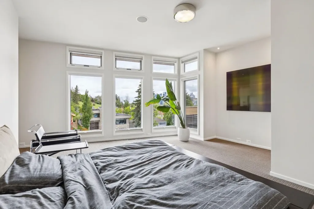 1119 15 Street NW Calgary AB T2N 2B5