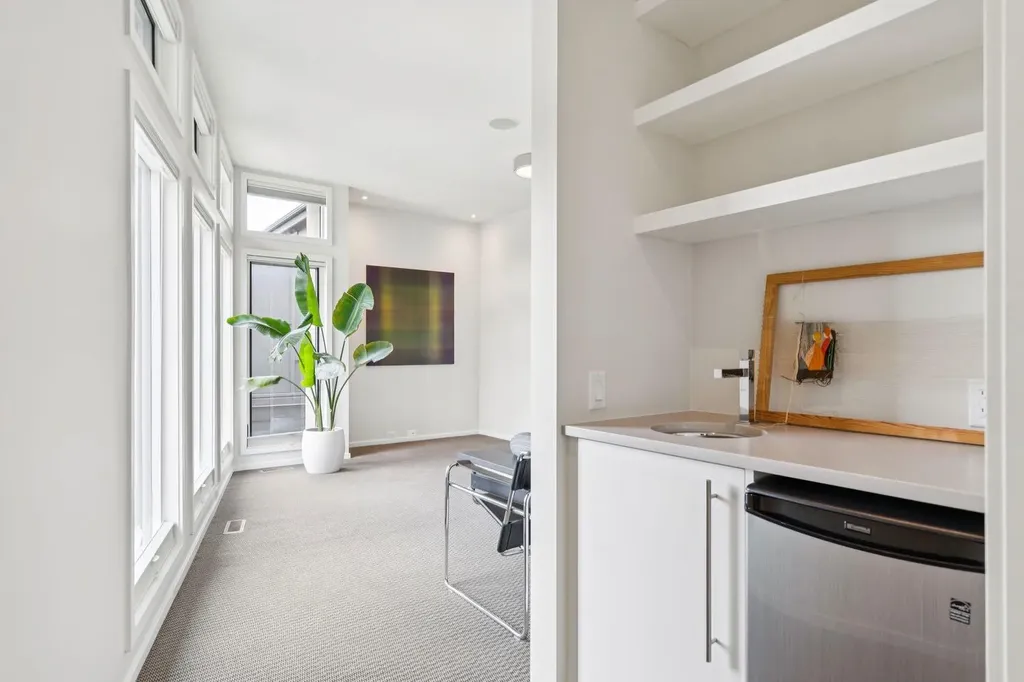 1119 15 Street NW Calgary AB T2N 2B5