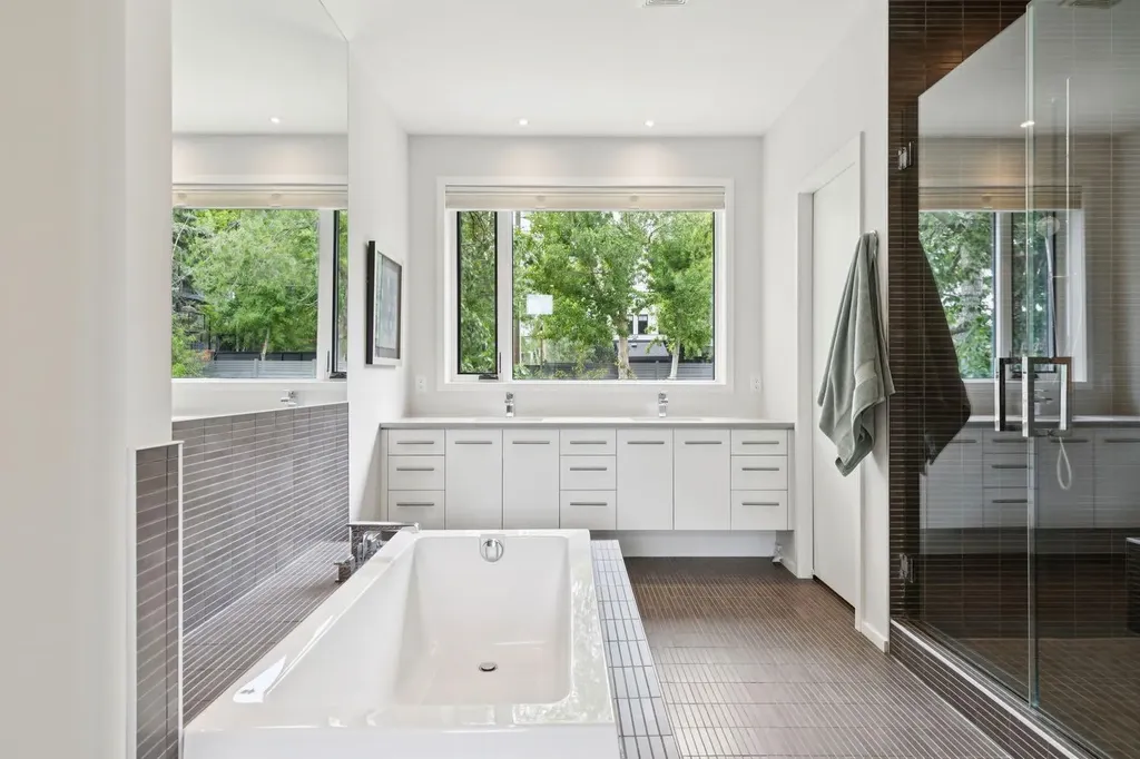 1119 15 Street NW Calgary AB T2N 2B5