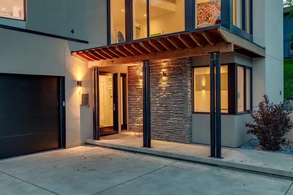 1119 15 Street NW Calgary AB T2N 2B5