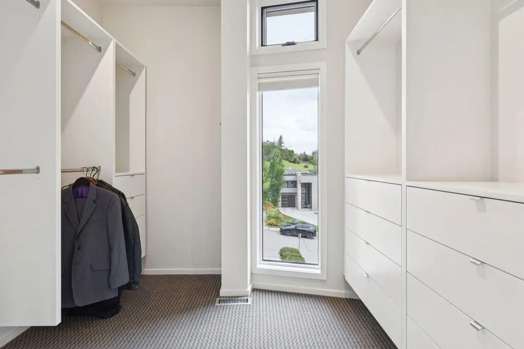 1119 15 Street NW Calgary AB T2N 2B5