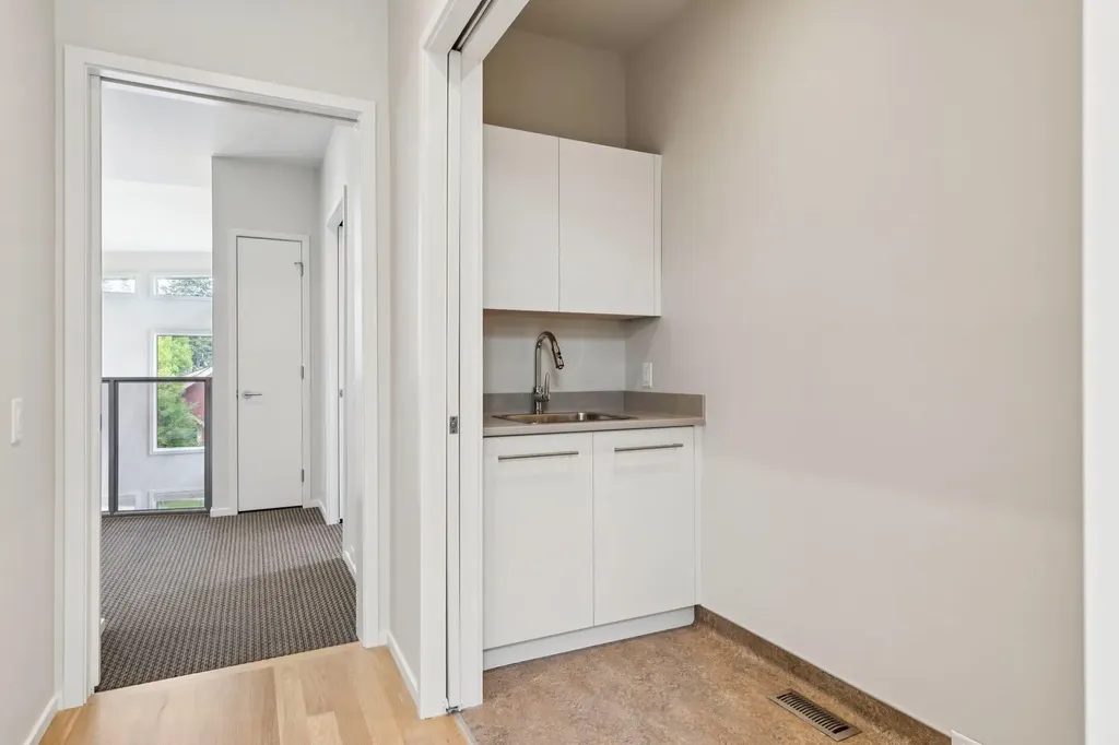 1119 15 Street NW Calgary AB T2N 2B5