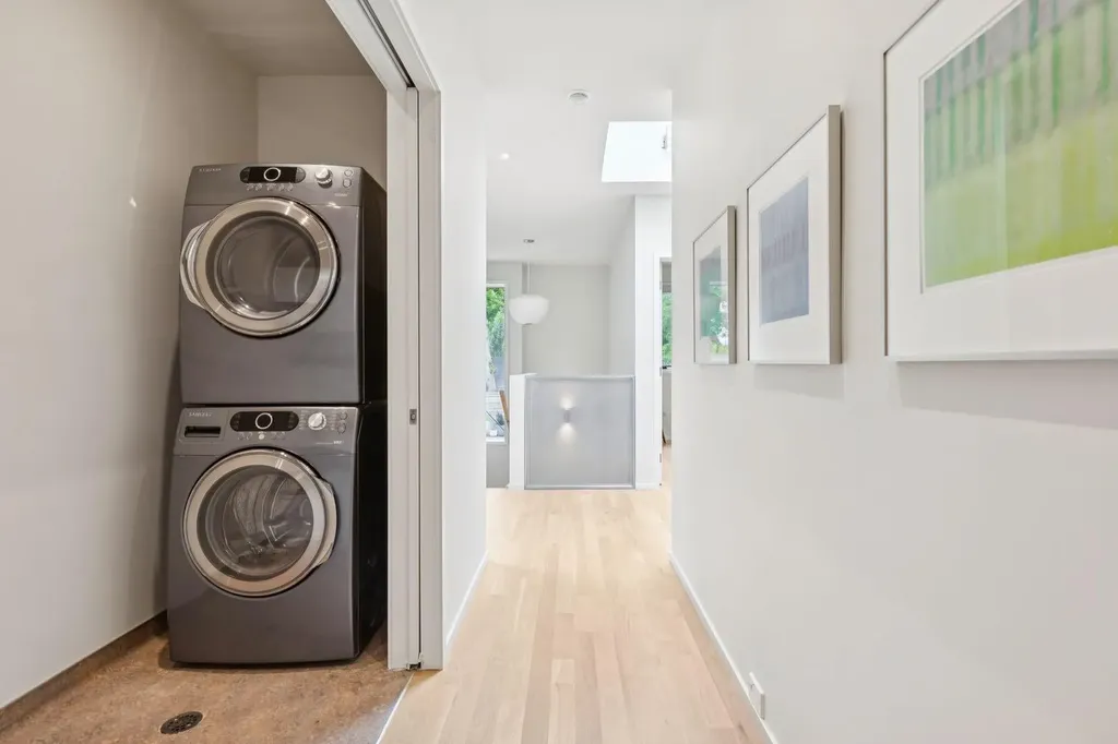 1119 15 Street NW Calgary AB T2N 2B5