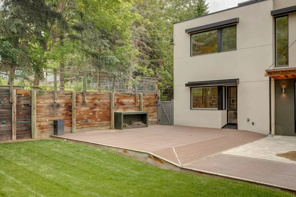 1119 15 Street NW Calgary AB T2N 2B5