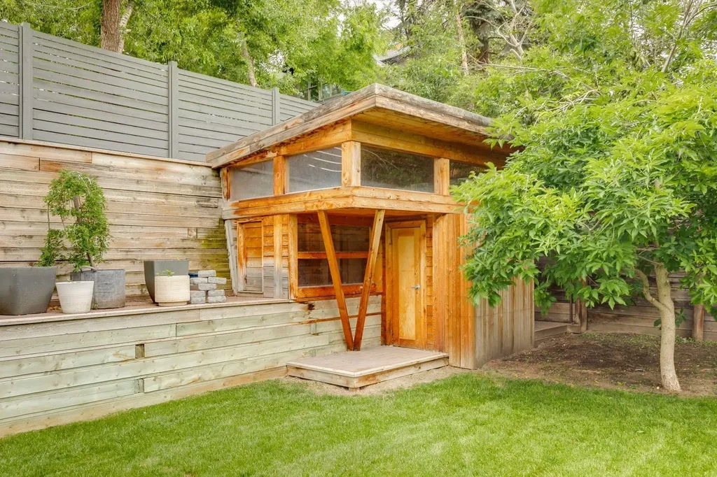 1119 15 Street NW Calgary AB T2N 2B5
