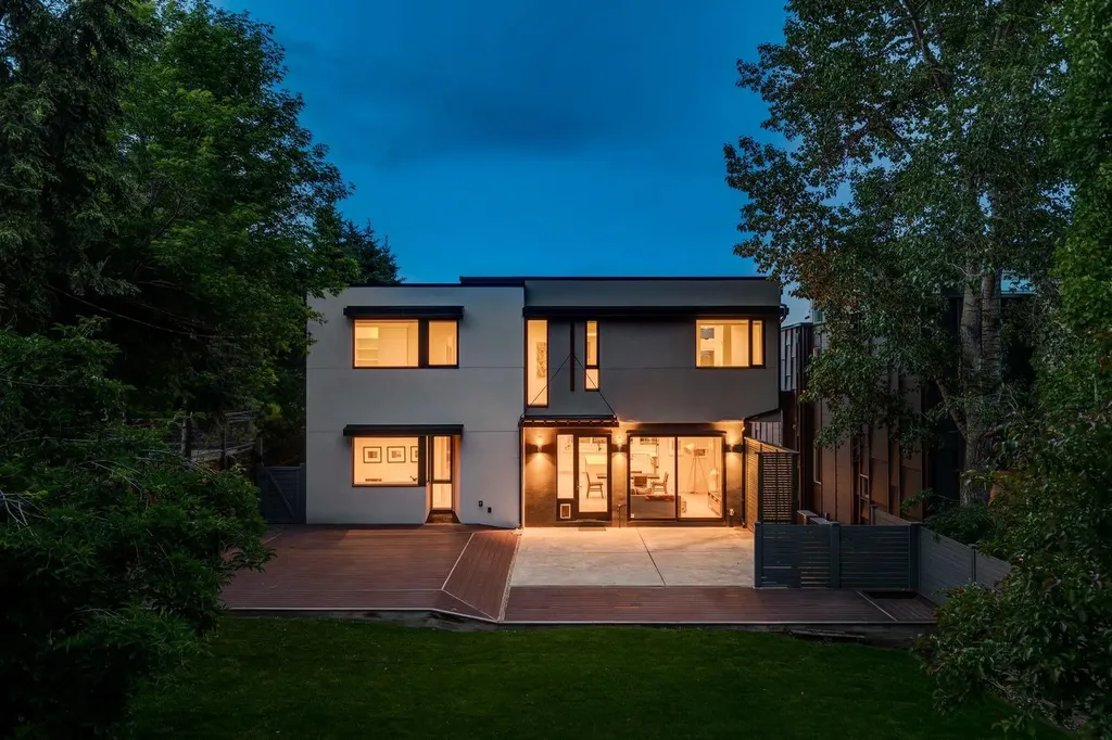 1119 15 Street NW Calgary AB T2N 2B5