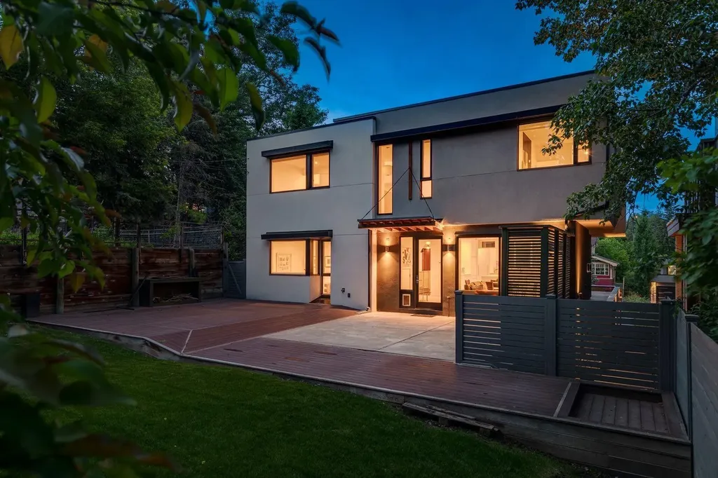 1119 15 Street NW Calgary AB T2N 2B5