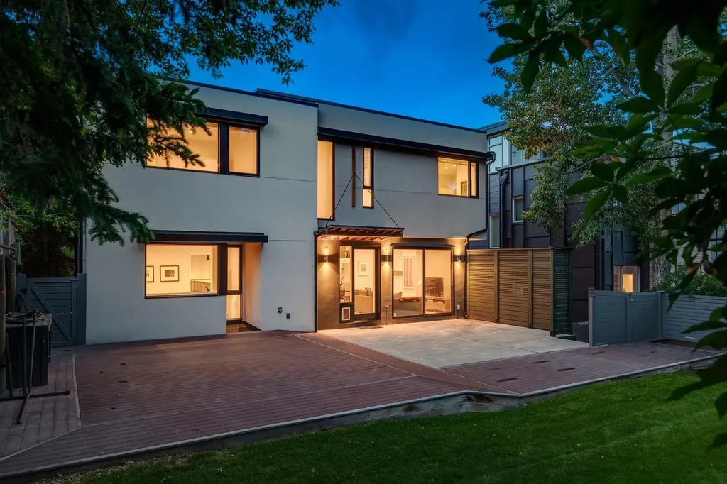 1119 15 Street NW Calgary AB T2N 2B5