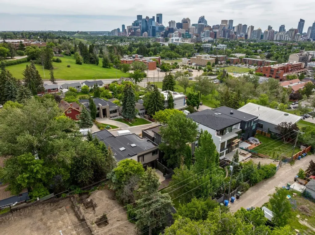 1119 15 Street NW Calgary AB T2N 2B5