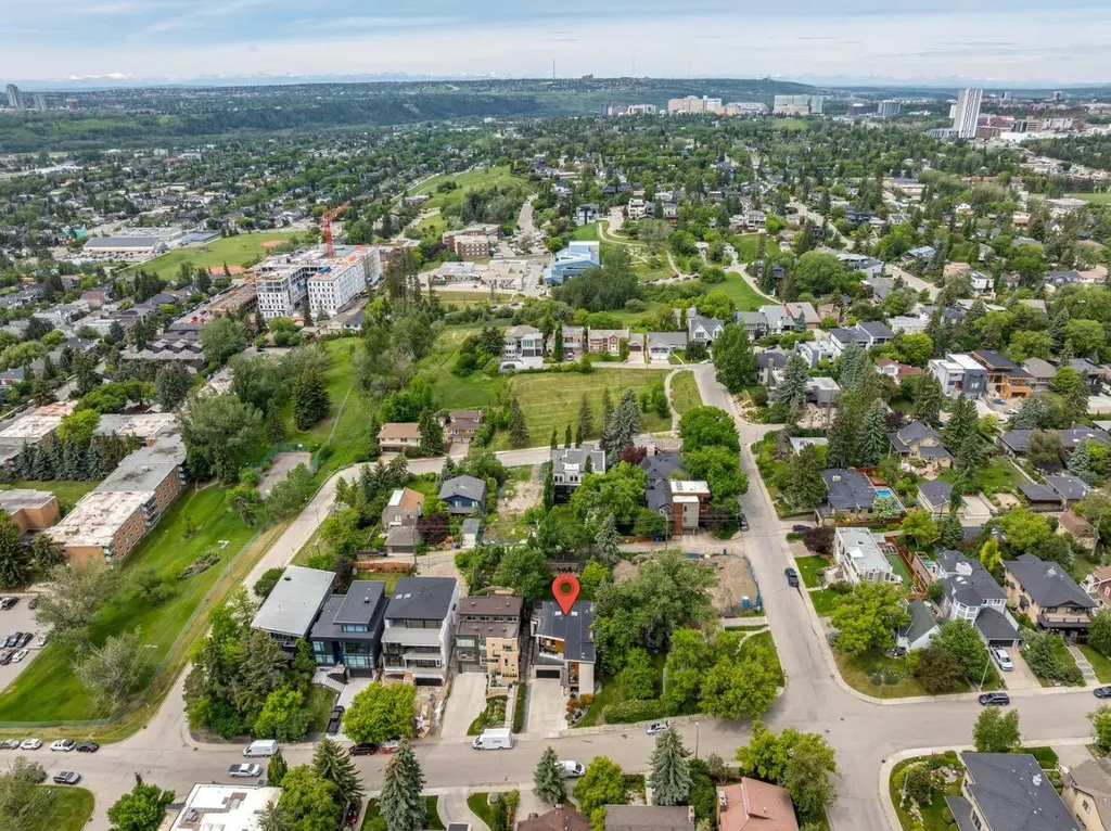 1119 15 Street NW Calgary AB T2N 2B5