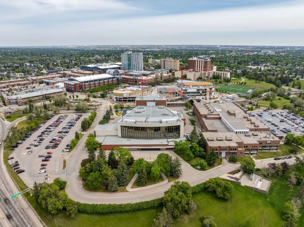 1119 15 Street NW Calgary AB T2N 2B5