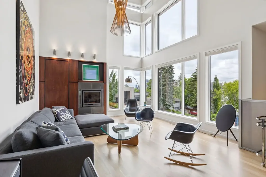 1119 15 Street NW Calgary AB T2N 2B5