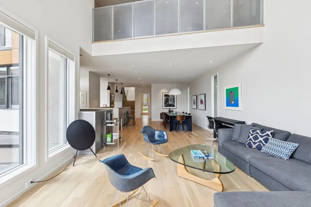1119 15 Street NW Calgary AB T2N 2B5