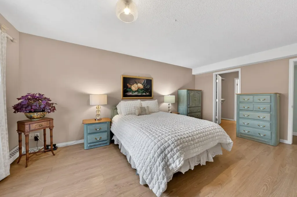 1733 27 Avenue SW Calgary AB T2T1G9