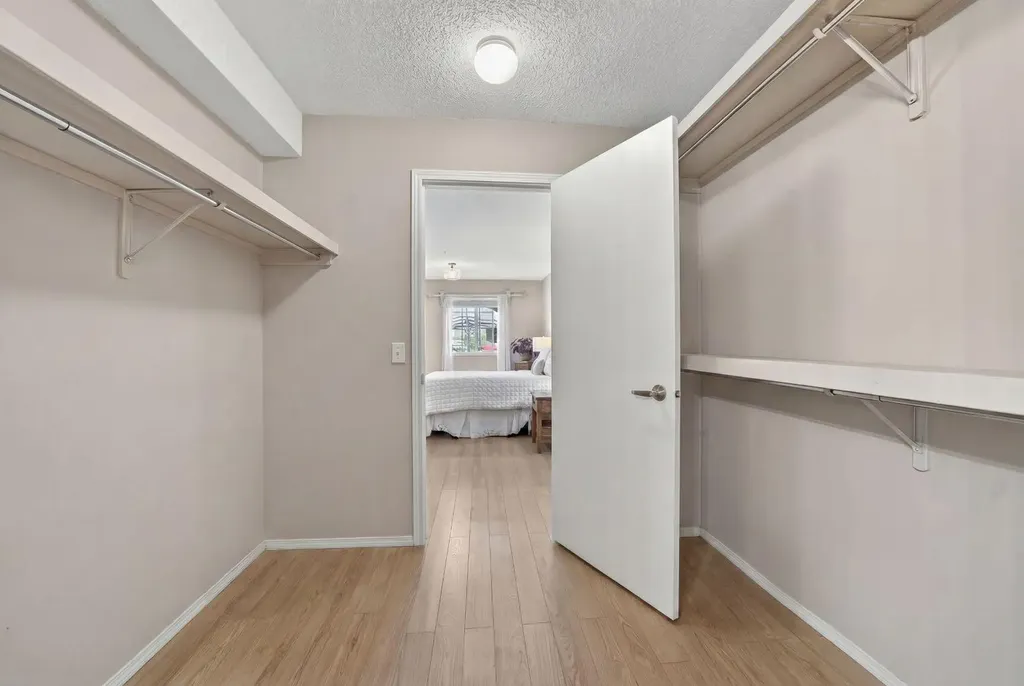 1733 27 Avenue SW Calgary AB T2T1G9