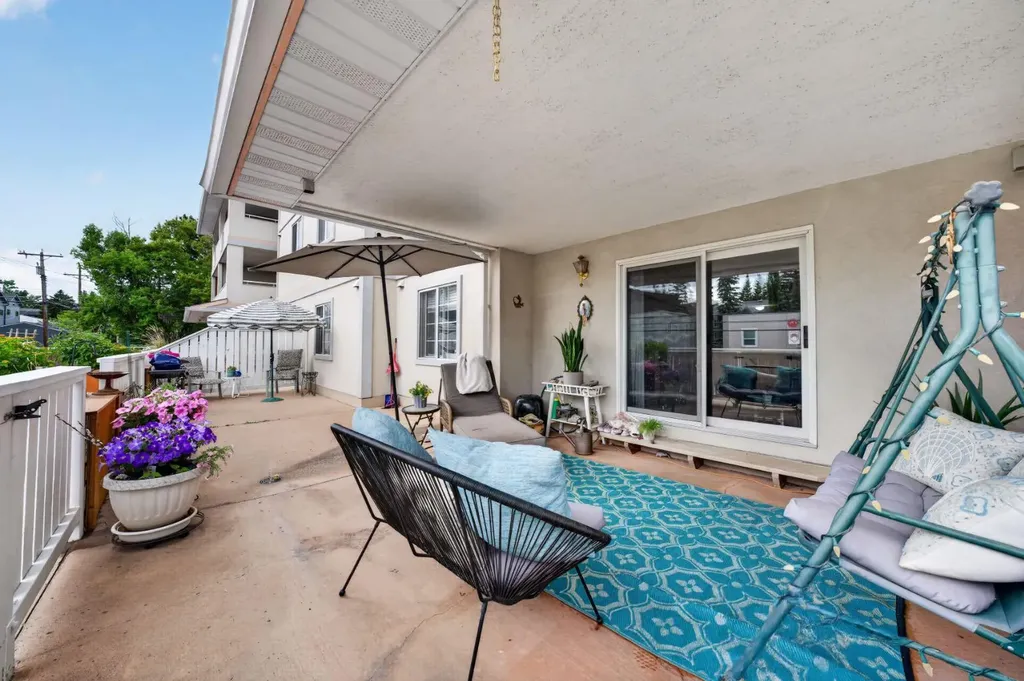 1733 27 Avenue SW Calgary AB T2T1G9
