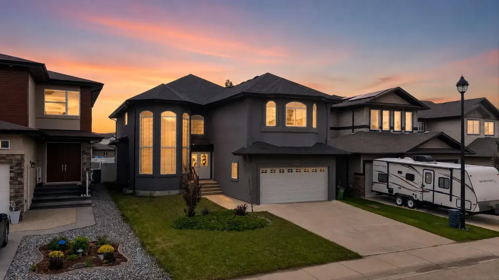 647 Fraser Vista NW Edmonton AB T5Y 0V4