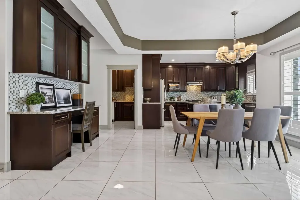 647 Fraser Vista NW Edmonton AB T5Y 0V4