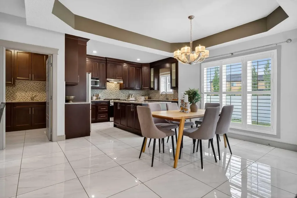 647 Fraser Vista NW Edmonton AB T5Y 0V4