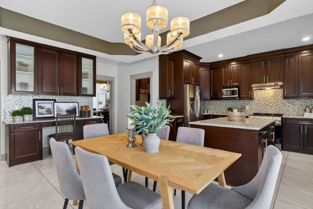 647 Fraser Vista NW Edmonton AB T5Y 0V4