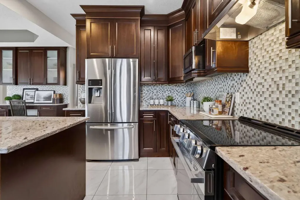 647 Fraser Vista NW Edmonton AB T5Y 0V4