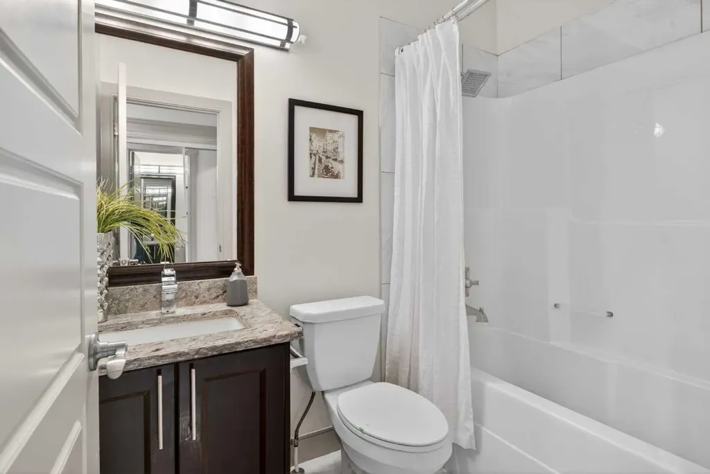647 Fraser Vista NW Edmonton AB T5Y 0V4