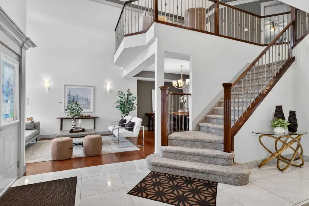 647 Fraser Vista NW Edmonton AB T5Y 0V4