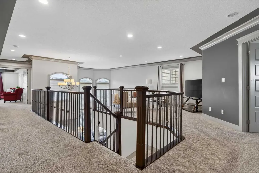 647 Fraser Vista NW Edmonton AB T5Y 0V4