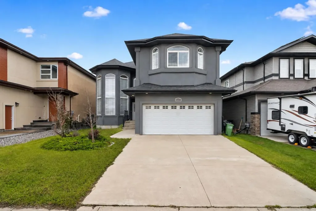 647 Fraser Vista NW Edmonton AB T5Y 0V4