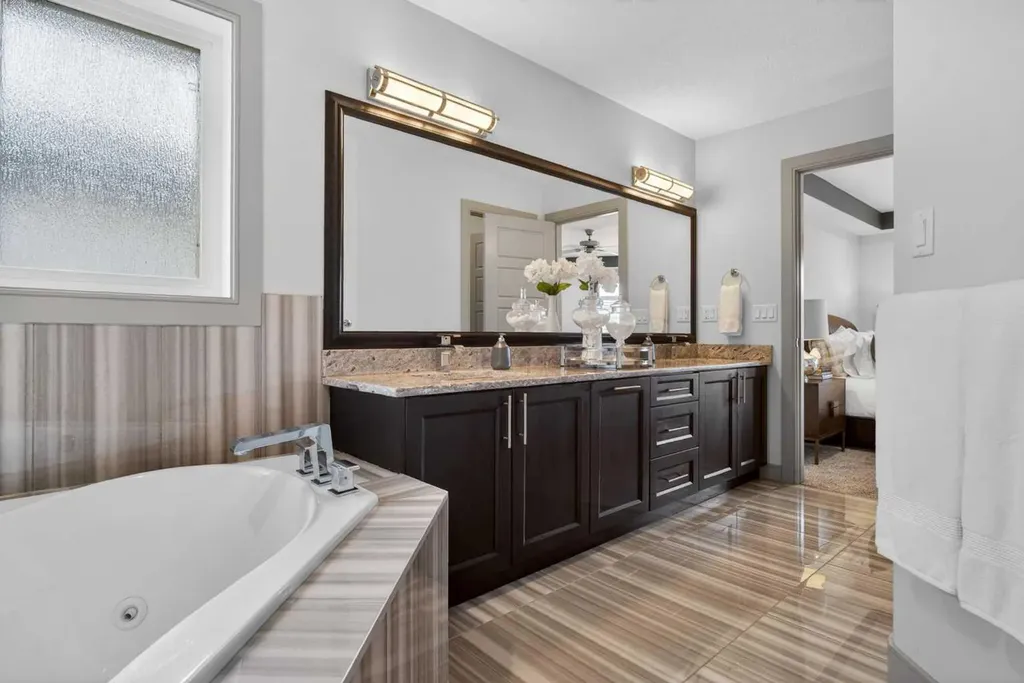 647 Fraser Vista NW Edmonton AB T5Y 0V4