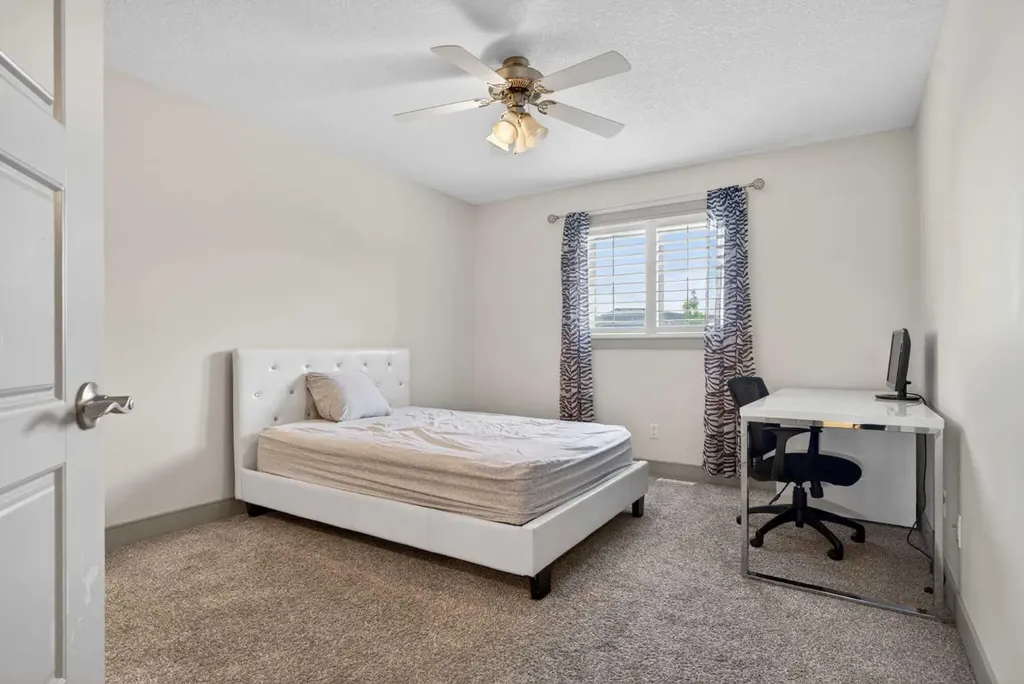 647 Fraser Vista NW Edmonton AB T5Y 0V4