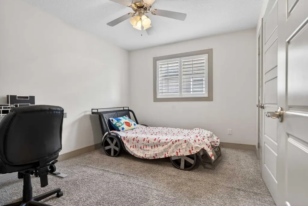 647 Fraser Vista NW Edmonton AB T5Y 0V4