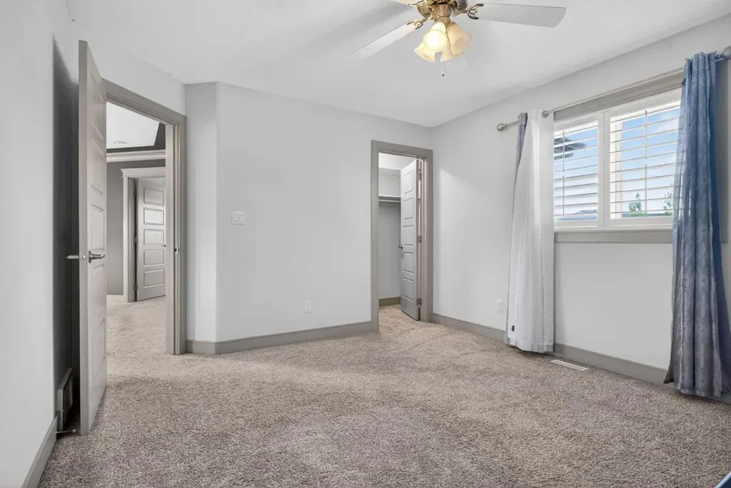 647 Fraser Vista NW Edmonton AB T5Y 0V4