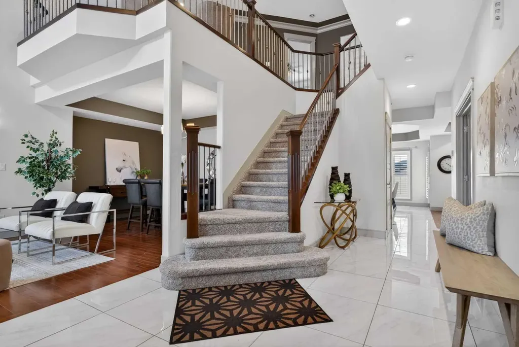 647 Fraser Vista NW Edmonton AB T5Y 0V4
