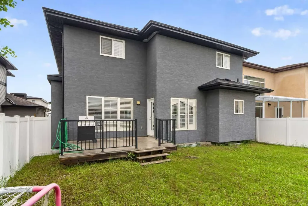 647 Fraser Vista NW Edmonton AB T5Y 0V4